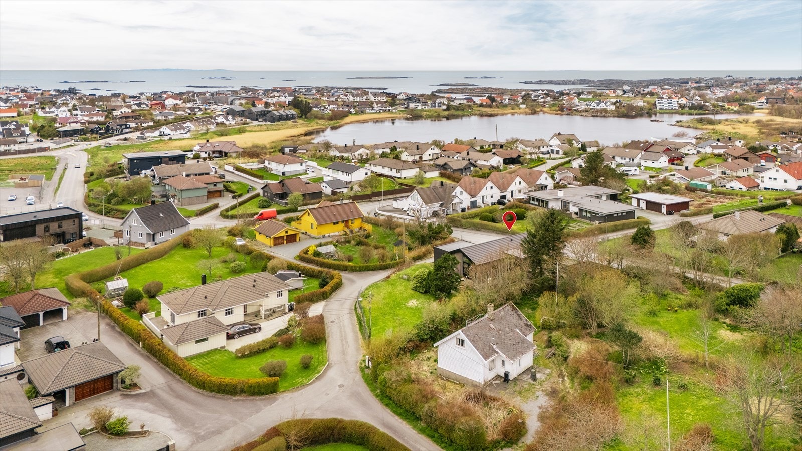 Området er veletablert og familievennlig med kort avstand til skole, barnehage, dagligvare og idrettsanlegg. Galleribilde