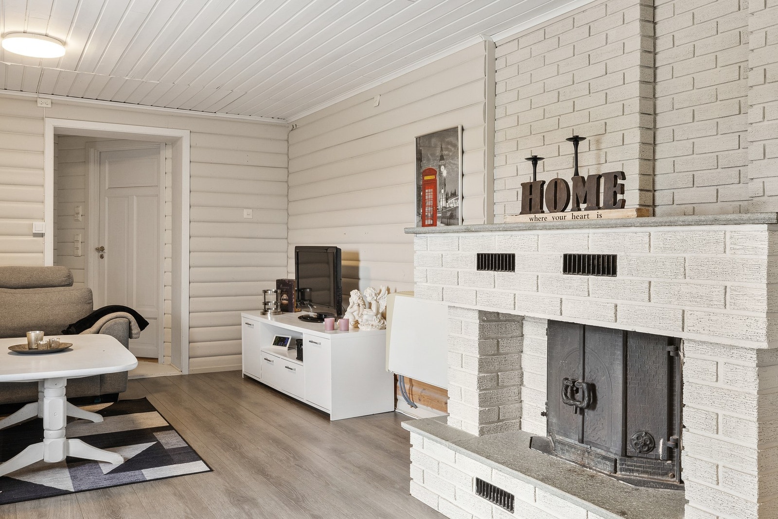 Underetasje med egen utleiedel og intern forbindelse til hoveddel Galleribilde