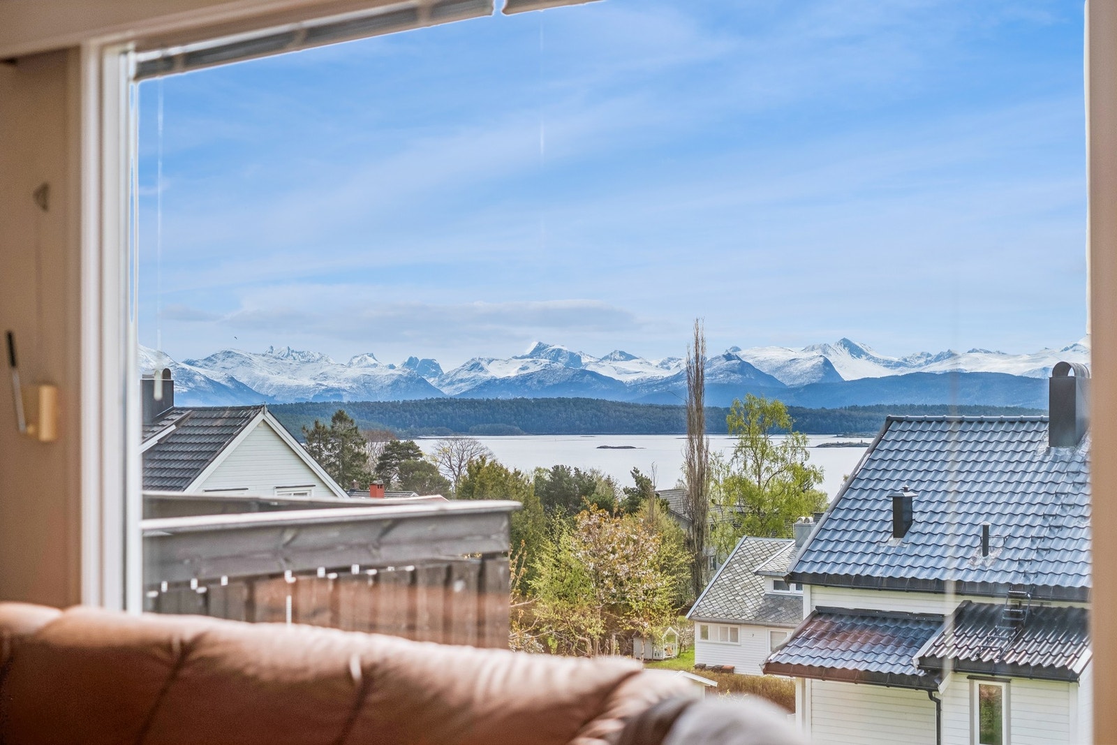 Utsikt fra stue. Galleribilde