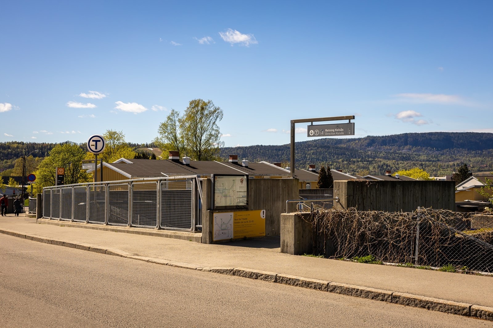Hauger T-banestasjon ligger i umiddelbar nærhet, med effektiv reisevei til Oslo sentrum. Galleribilde