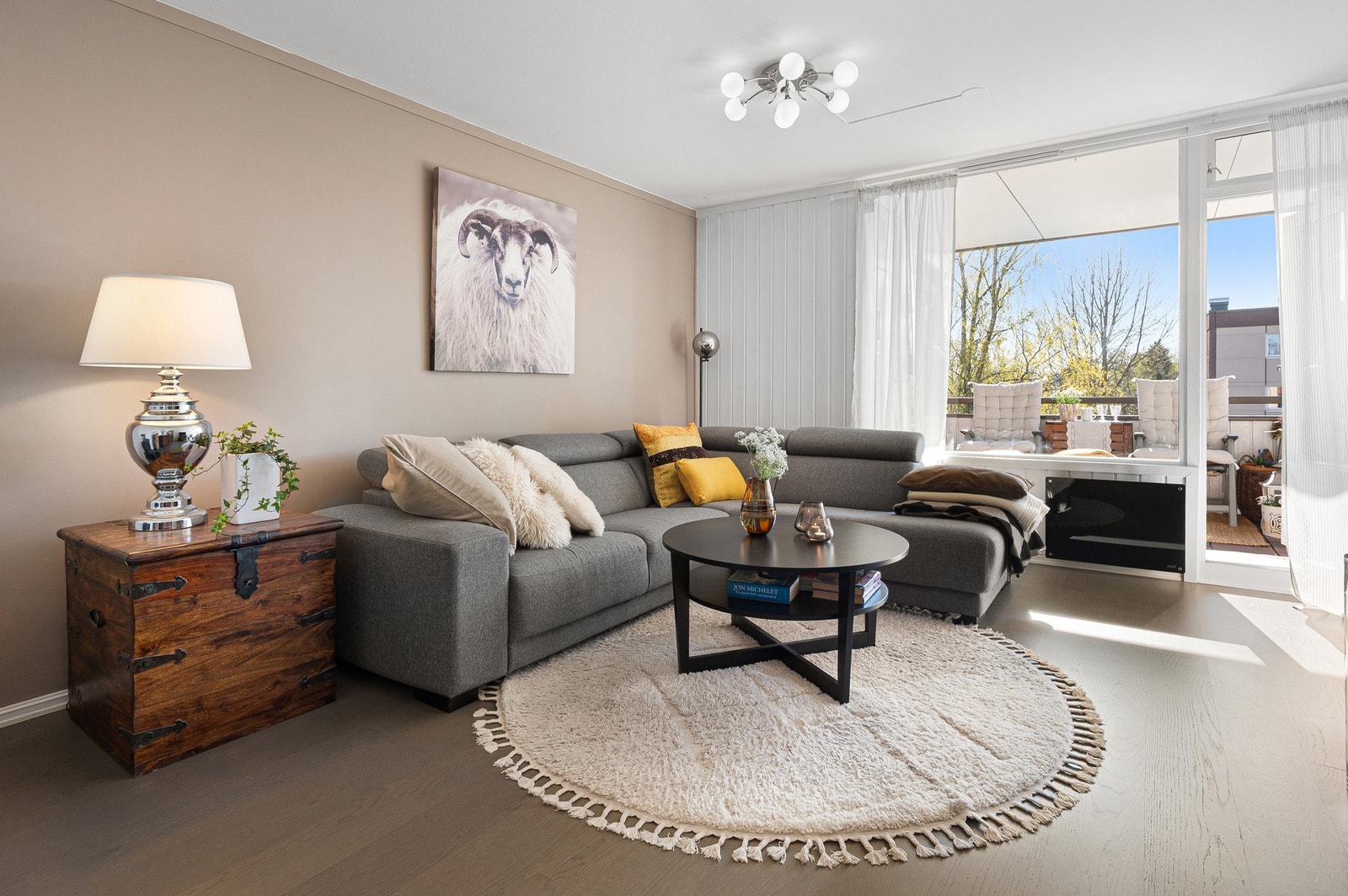 Her får du en lys og flott 3-roms på 72 m². Galleribilde