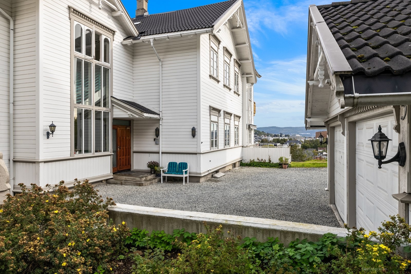 Inngang til bygget fra den felles gårdsplassen. Galleribilde