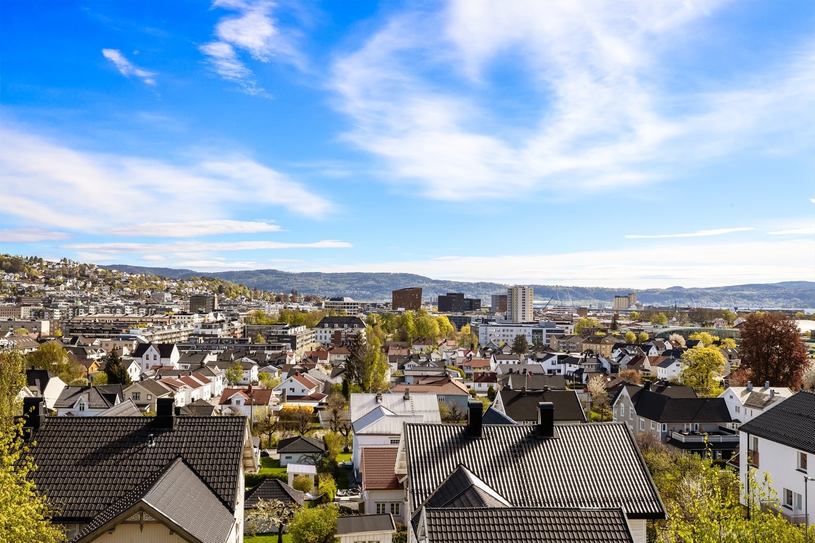 Den høye beliggenheten sikrer gode sol- og utsiktsforhold. Galleribilde