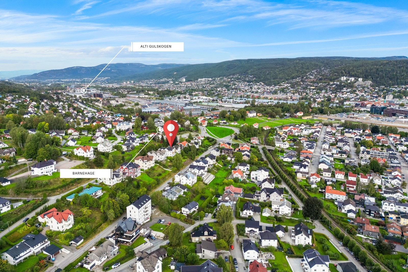 Nærområdet har flere barnehager, og Lassebakken barnehage ligger kun 4 minutter unna. Galleribilde