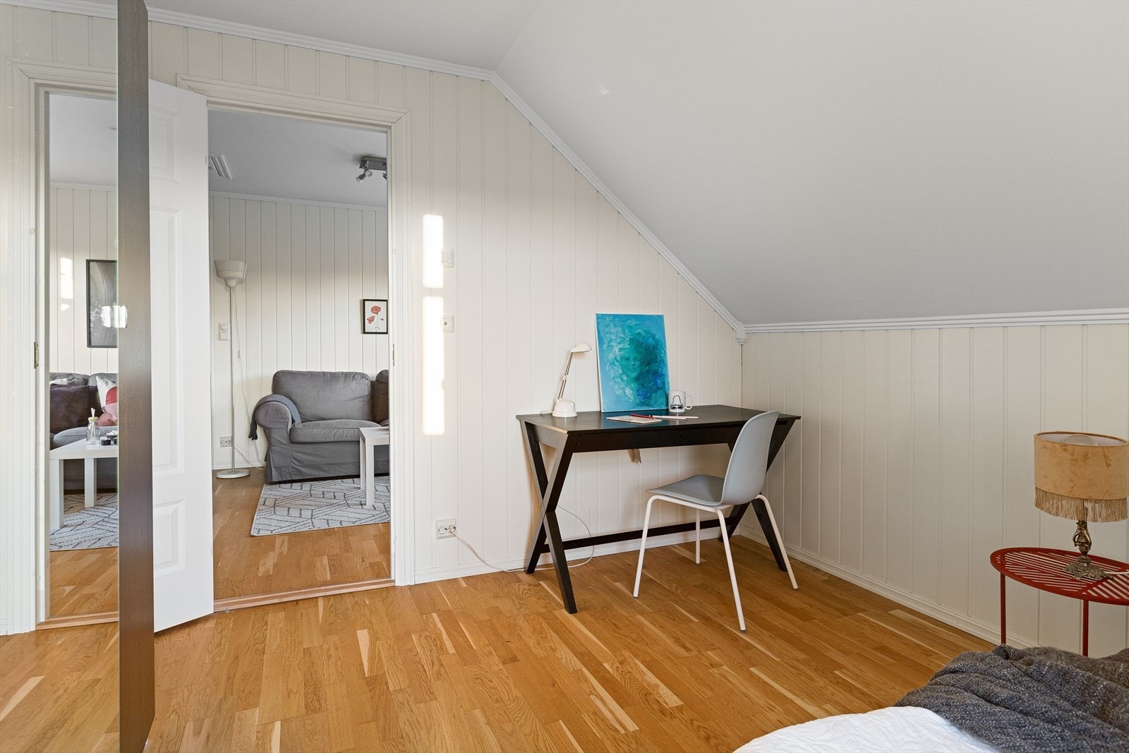 Arbeidsområdet er praktisk plassert i tilknytning til soverommet. Galleribilde