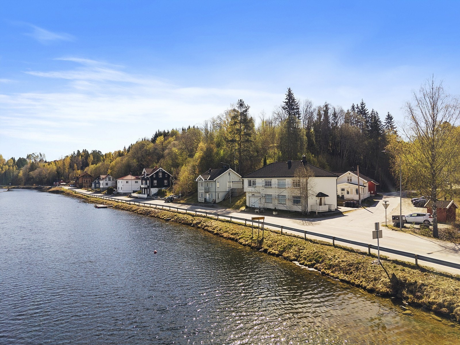 Beliggende ved Telemarkskanalen. Galleribilde