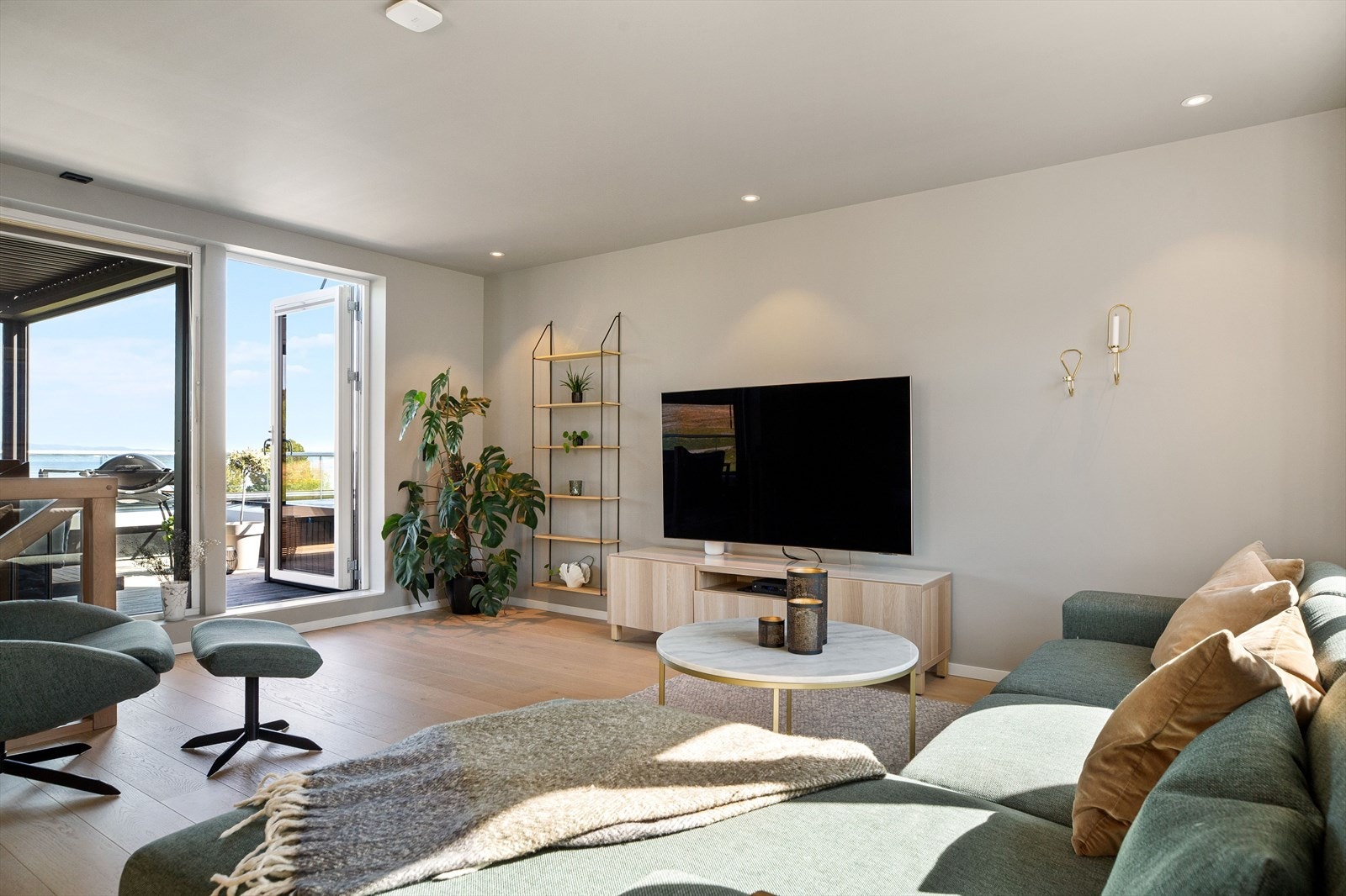 Fra stuen har man utgang til en takterrasse på hele 22 m². Galleribilde