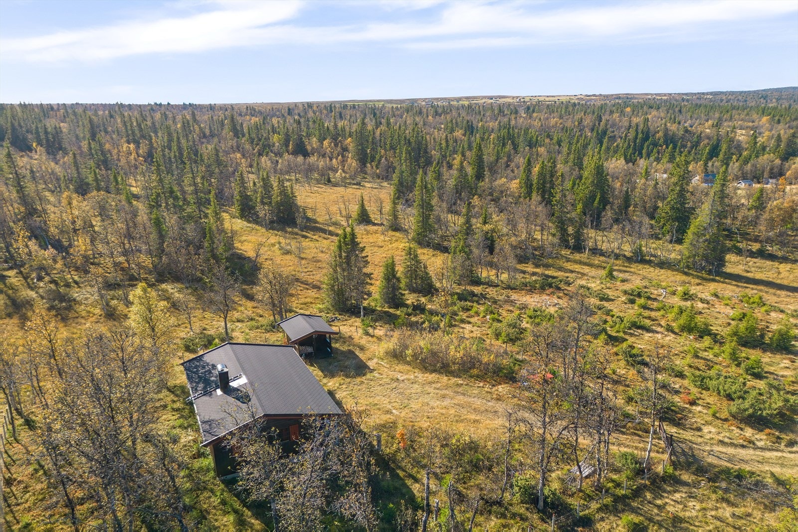 Dette er et sted hvor du kan glede deg over kvalitetstid sammen med familie og venner. Her bor du usjenert og fredelig, omgitt av flott natur. Galleribilde