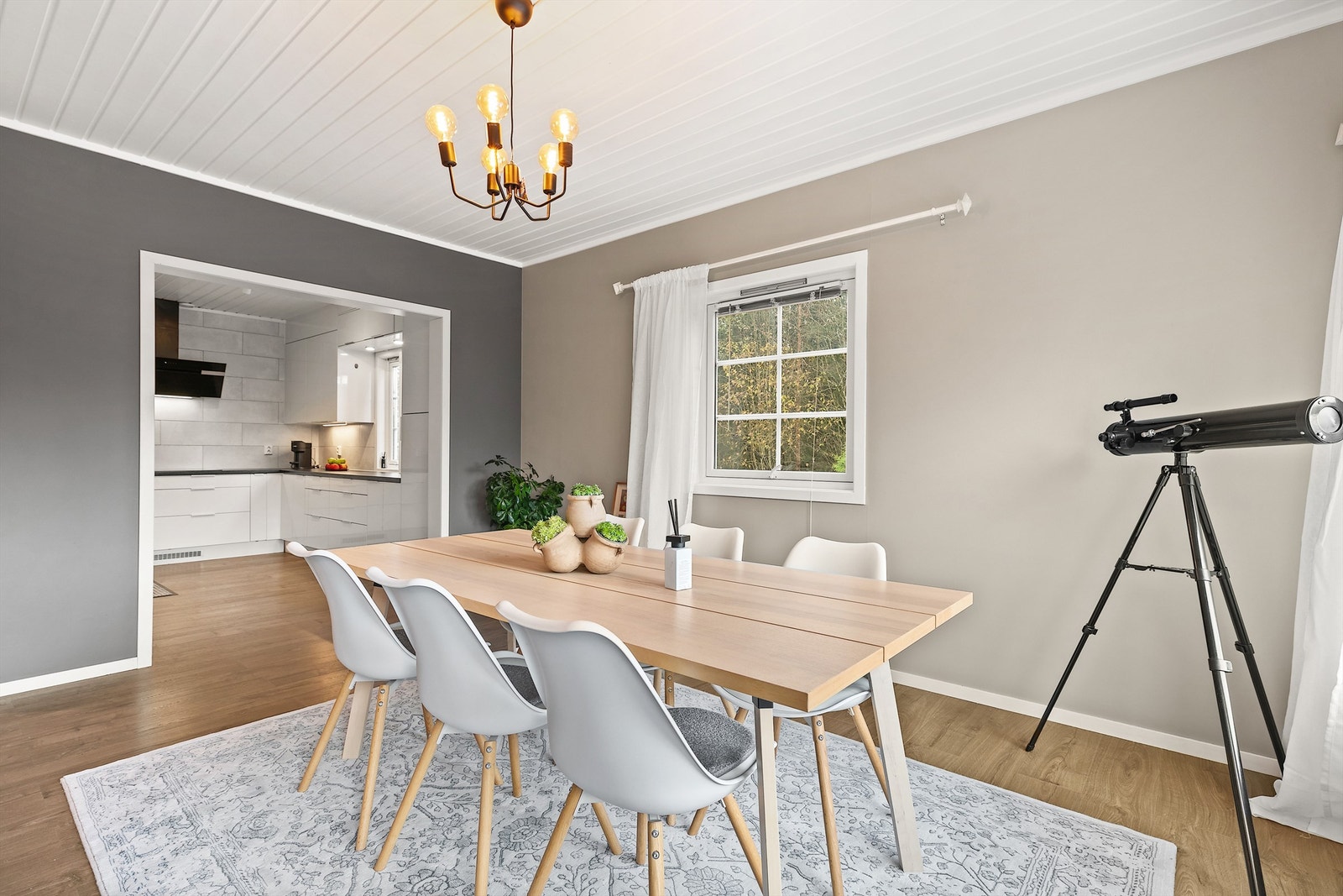 God plass for å etablere en spisestue hvor man kan nyte middagen. Galleribilde