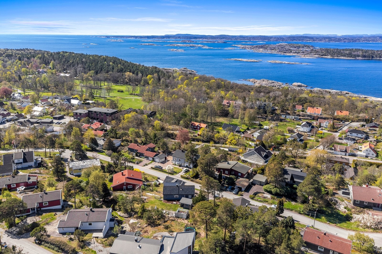 Tjøme er spesielt kjent for sin vakre skjærgård på sommerstid. Fra eiendommen har du flotte turområder i umiddelbar nærhet. Galleribilde