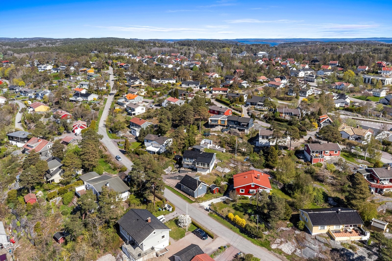 Dette området er svært hyggelig og rolig med kun en liten gangavstand ned til selve sentrumskjernen. Galleribilde