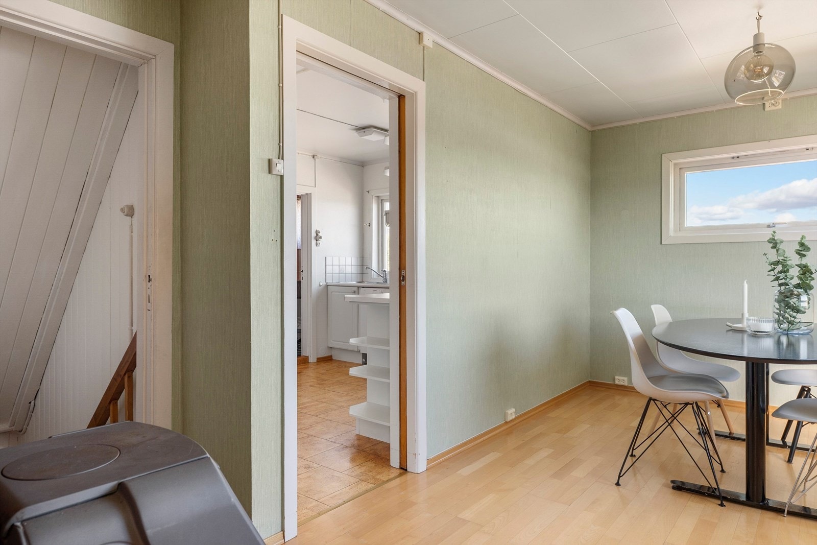 Adkomst til kjøkken, mulighet for å lukke med skyvedør. Galleribilde
