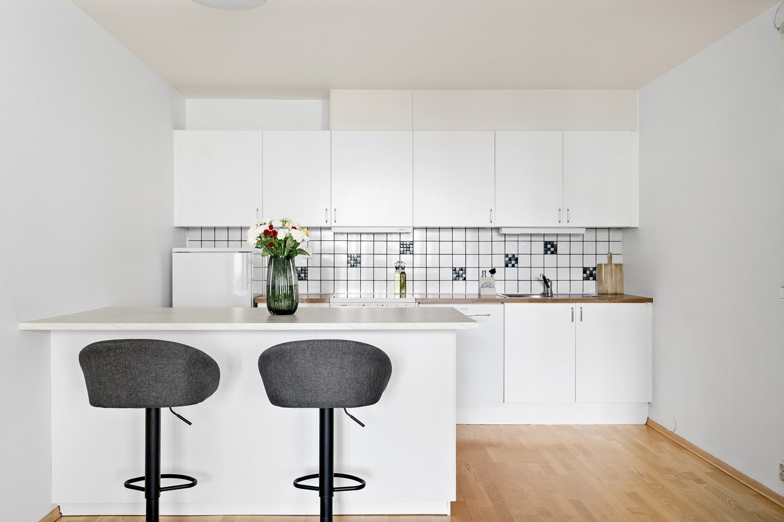 Velholdt og romslig 2-roms leilighet m/ balkong på 13 m² | Heisadkomst & 2 boder | Sentral beliggenhet Galleribilde