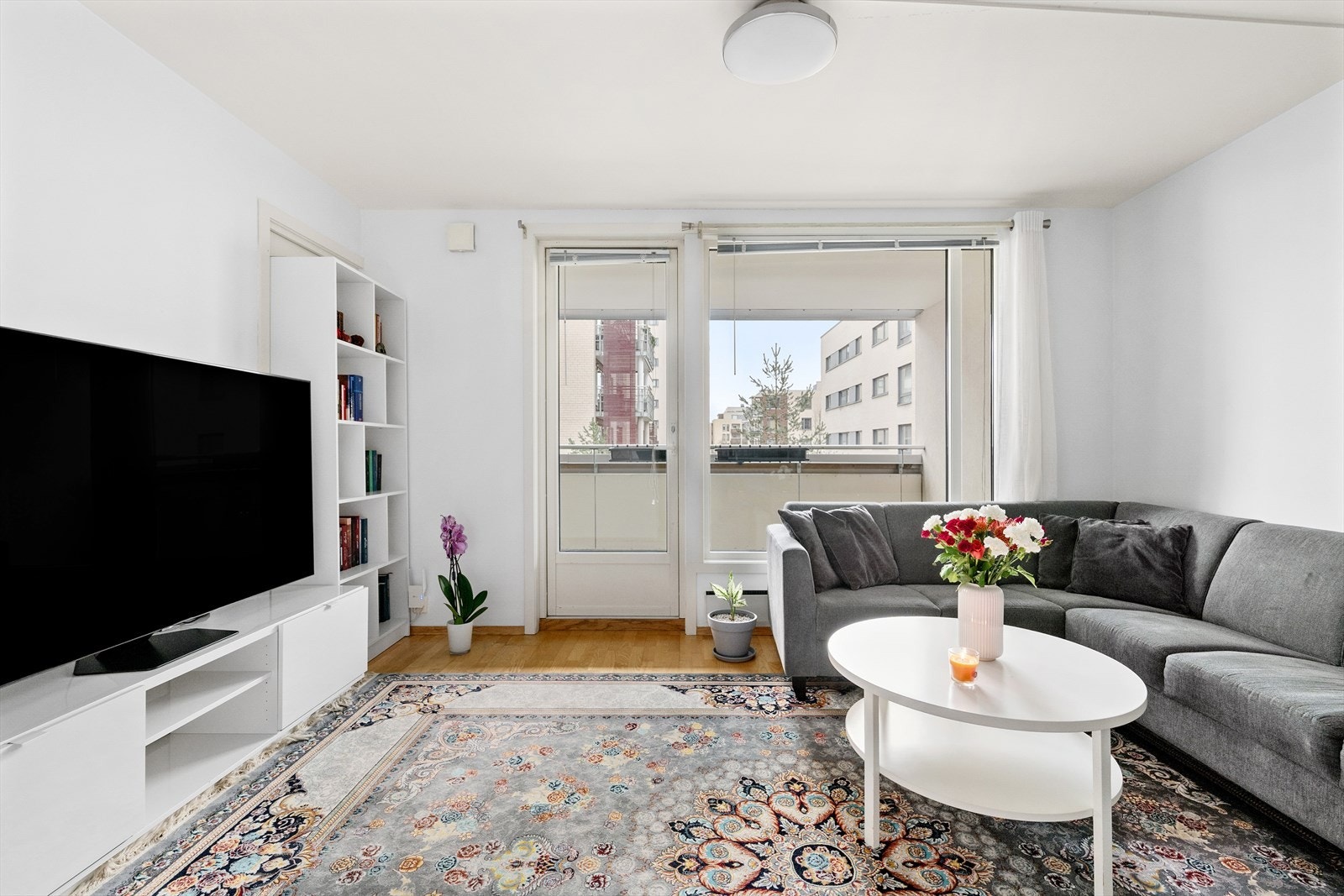 Fra stuen er det utgang til en romslig balkong med gode solforhold. Galleribilde