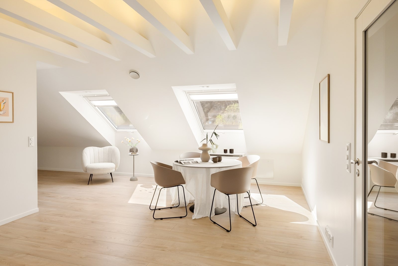 - Her har man god plass til spisegruppe - Galleribilde