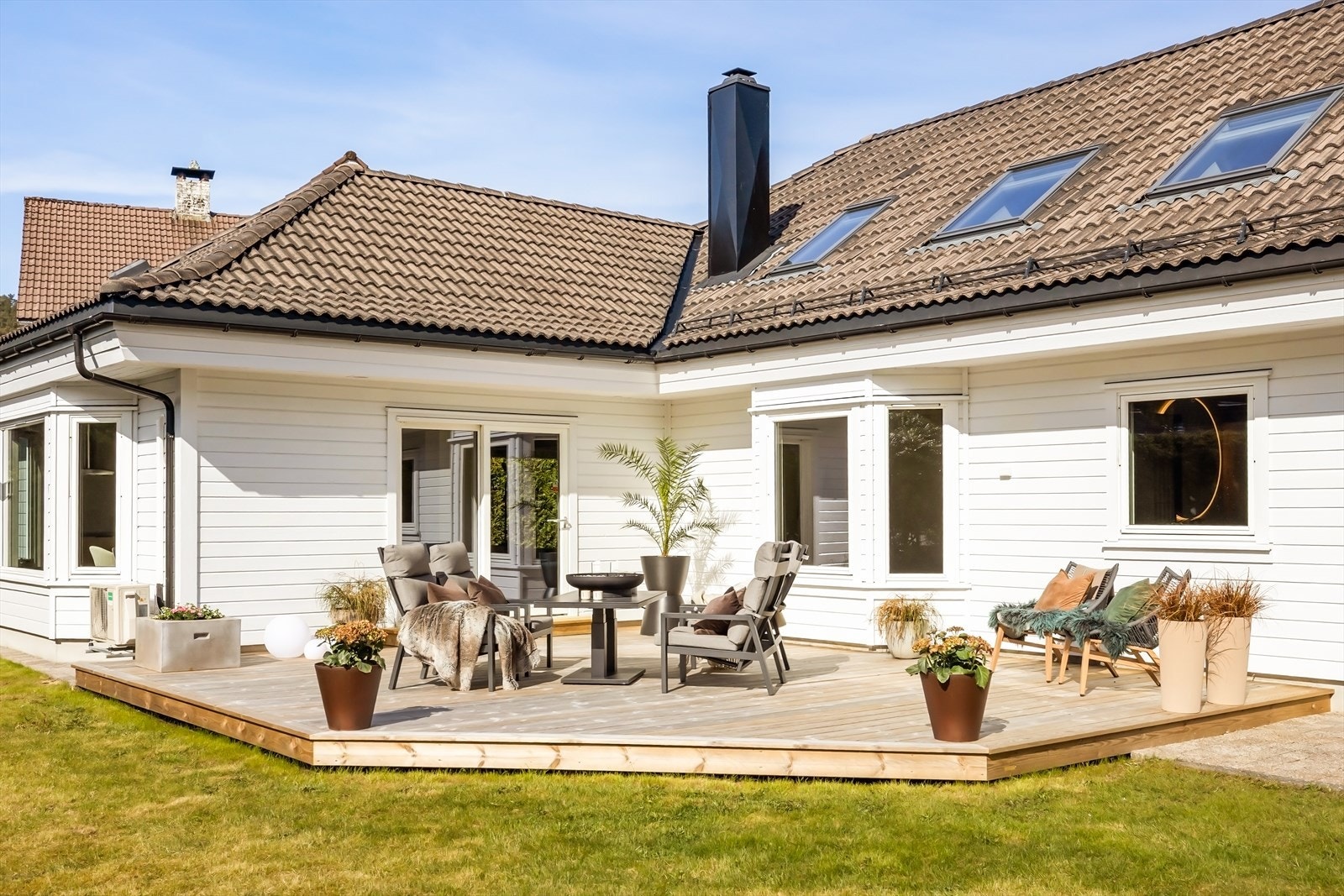 - Ny og herlig terrasse på hele 42 m² oppført i 2025 - Galleribilde