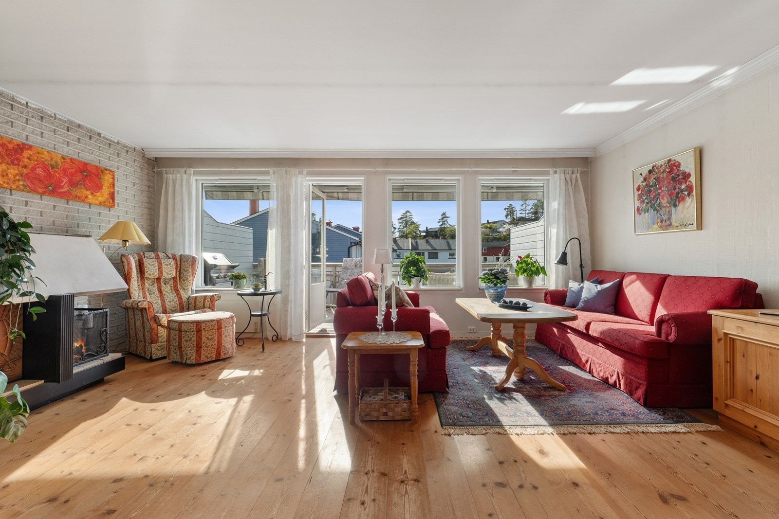 Utgang til veranda fra stue. Galleribilde