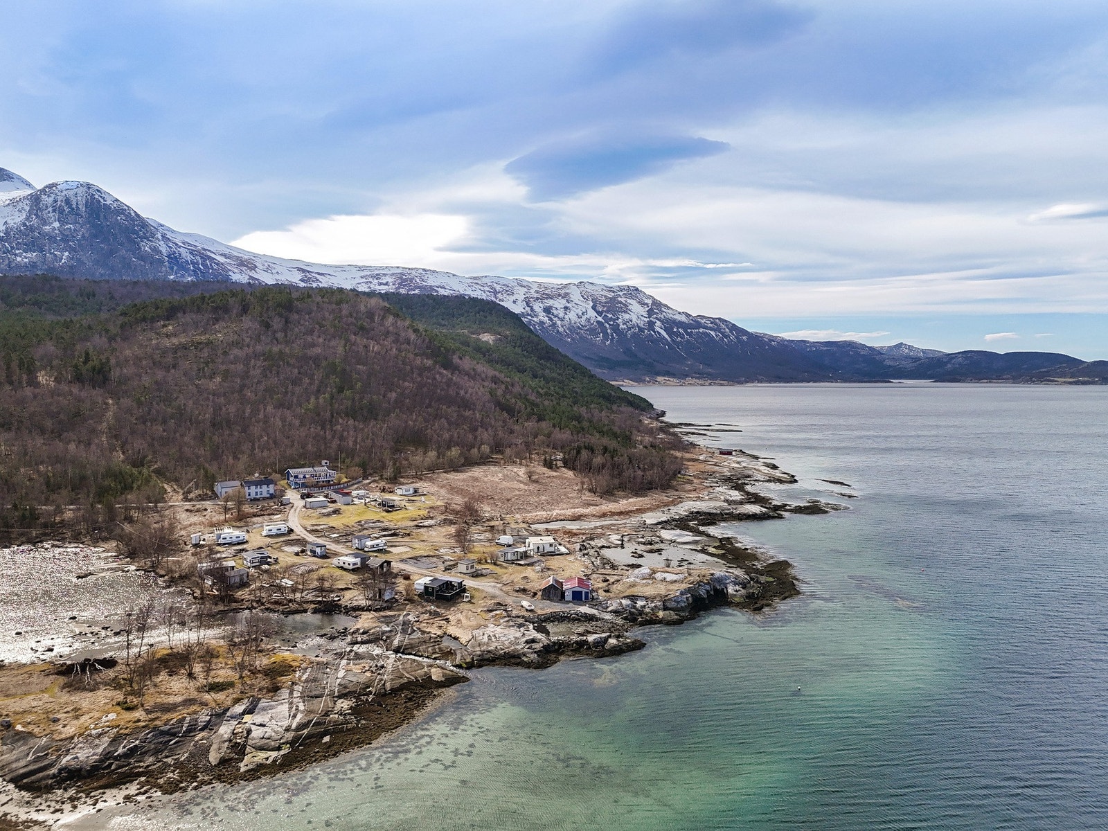 Eiendommen er omringet av skjønn natur, samtidig som det ivaretas en kort avstand til Saltstraumen Galleribilde