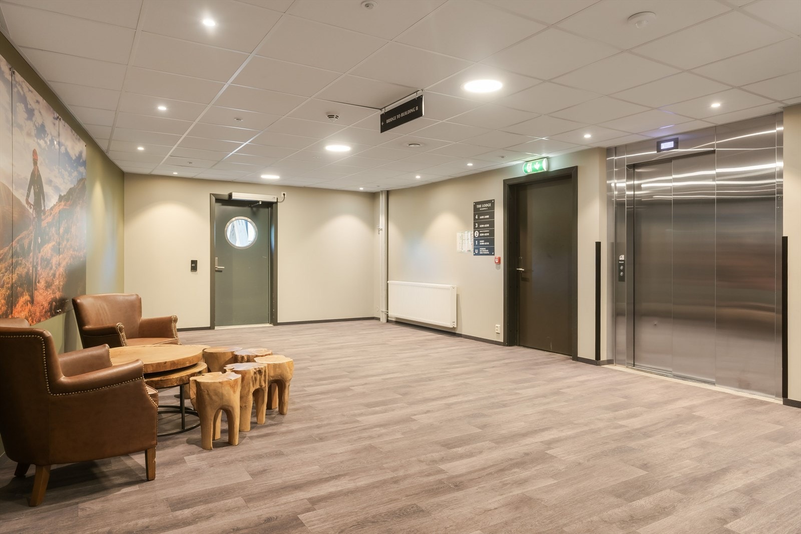Bygget har heis som gir enkel adkomst til alle etasjer og garasjeanlegg. Galleribilde