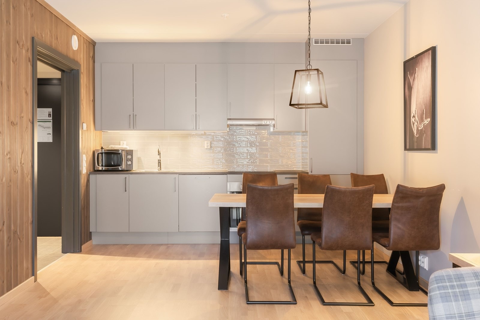 Leiligheten har balansert ventilasjon med varmegjenvinning, som sikrer et sunt og behagelig inneklima. Galleribilde