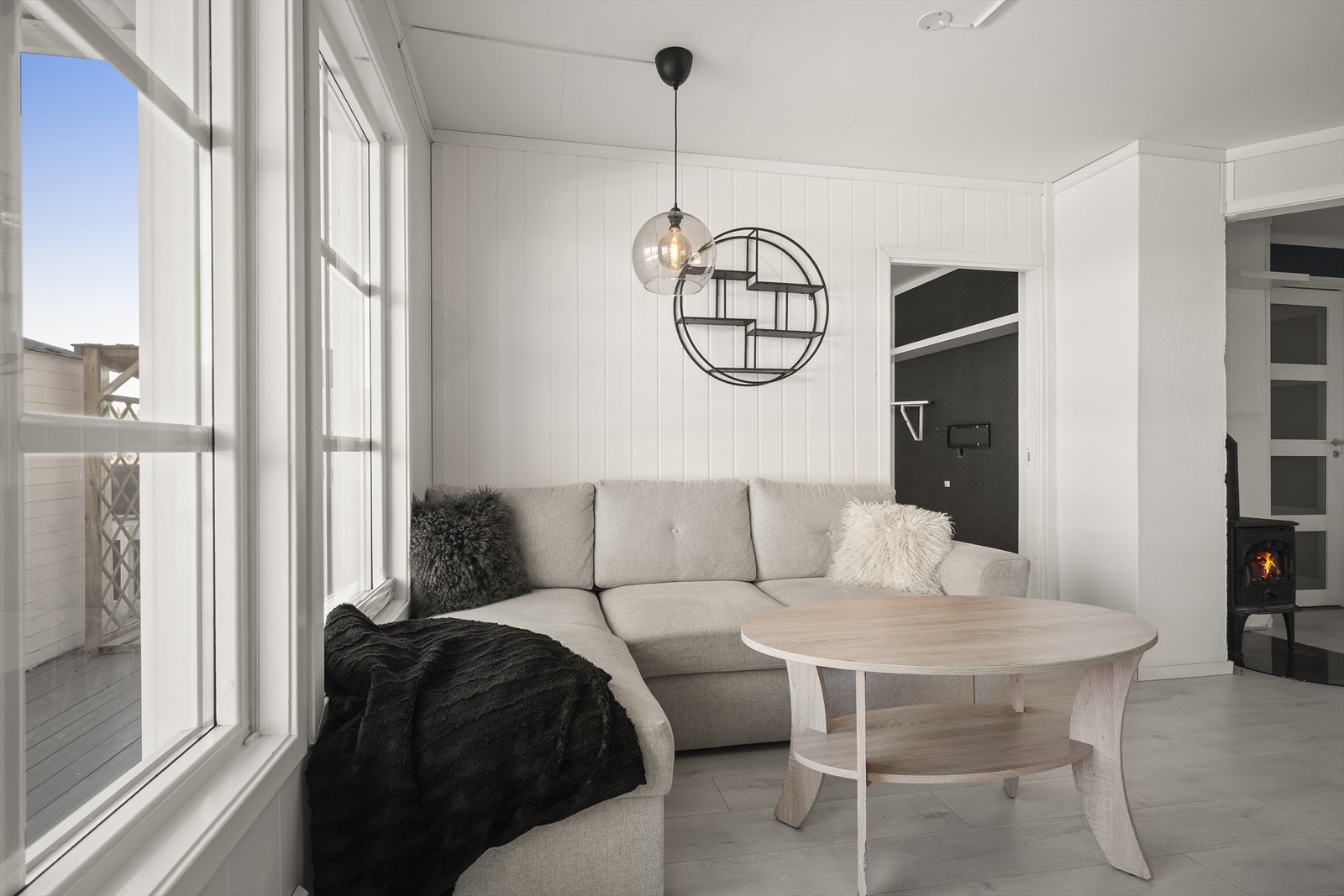 God plass til sofagruppe og salongbord - en naturlig samlingsplass i leiligheten. Galleribilde