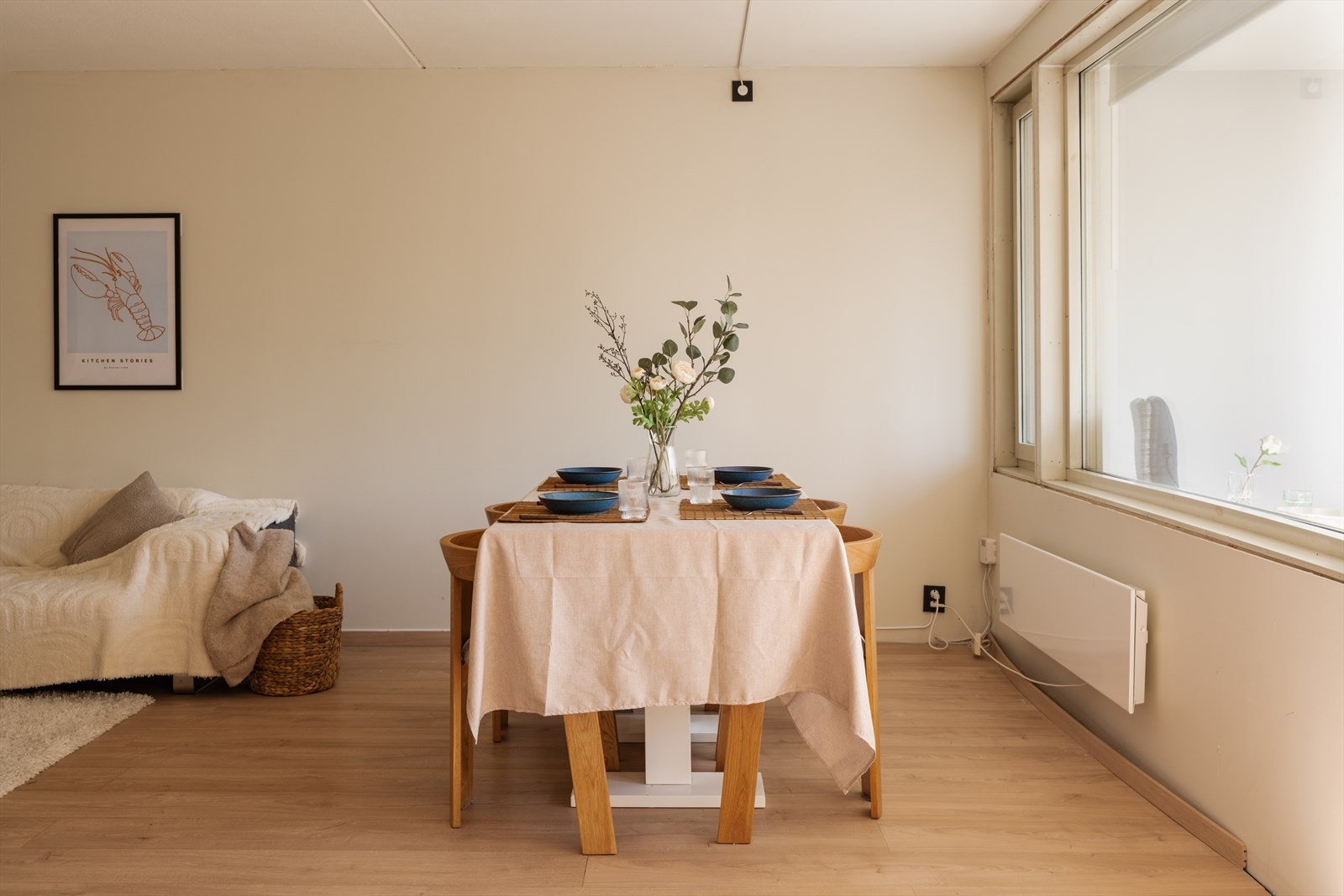 Det er god plass til spisebord med direkte adgang fra kjøkkenet Galleribilde
