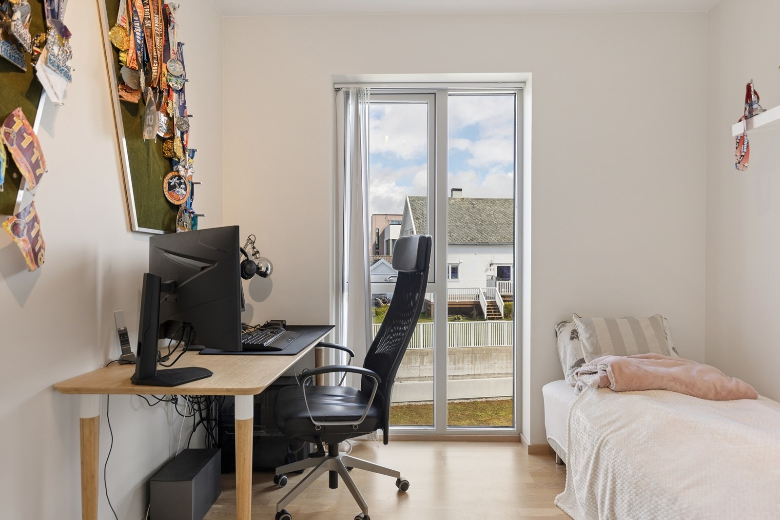 Det andre soverommet egner seg godt som barnerom, gjesterom eller kontor. Galleribilde