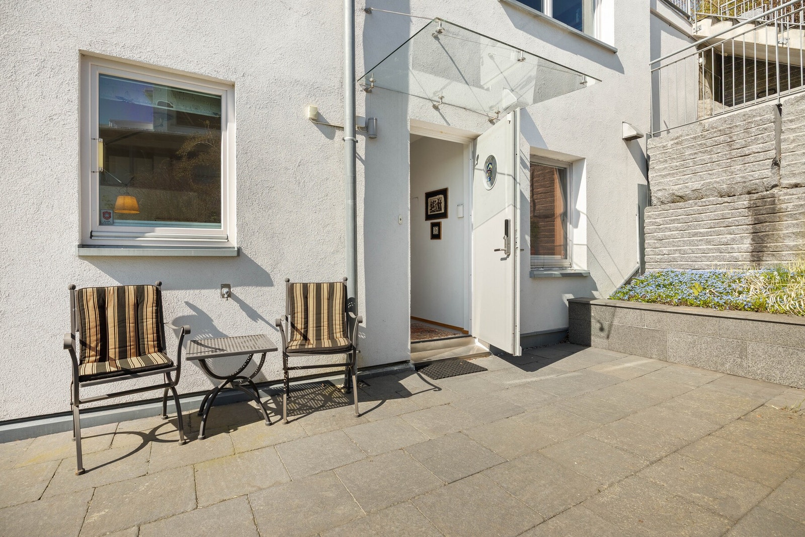 Egen inngang til leilighet. Galleribilde