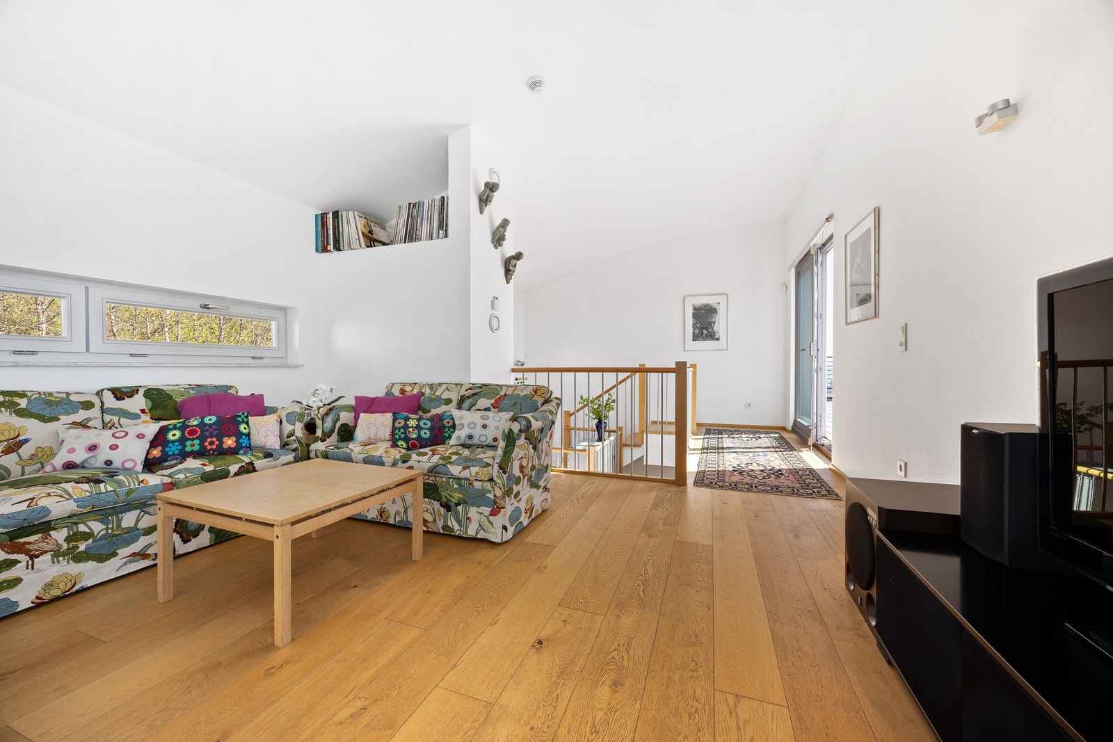 Loftstue. Galleribilde