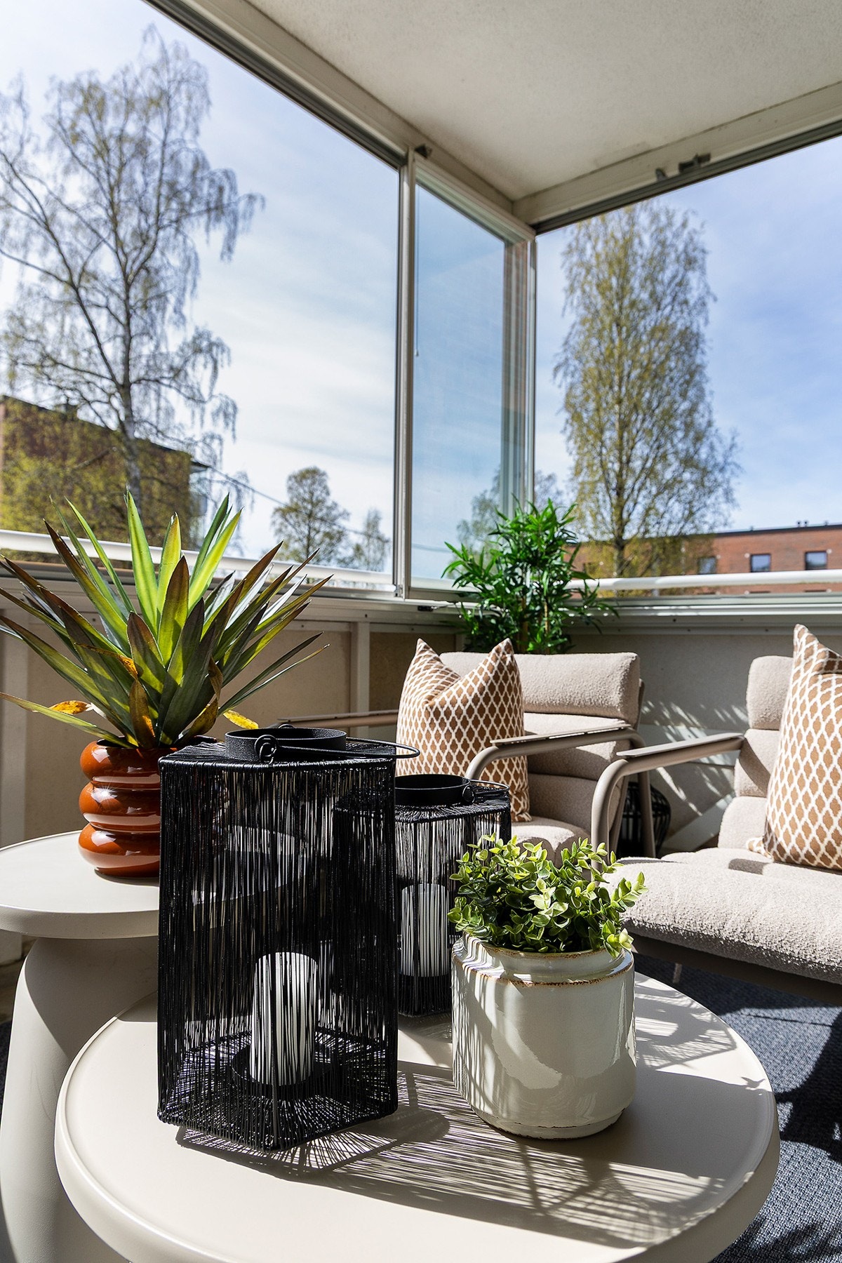 Med gode solforhold og plass til sittegruppe har man gode forutsetninger for å trives! Galleribilde