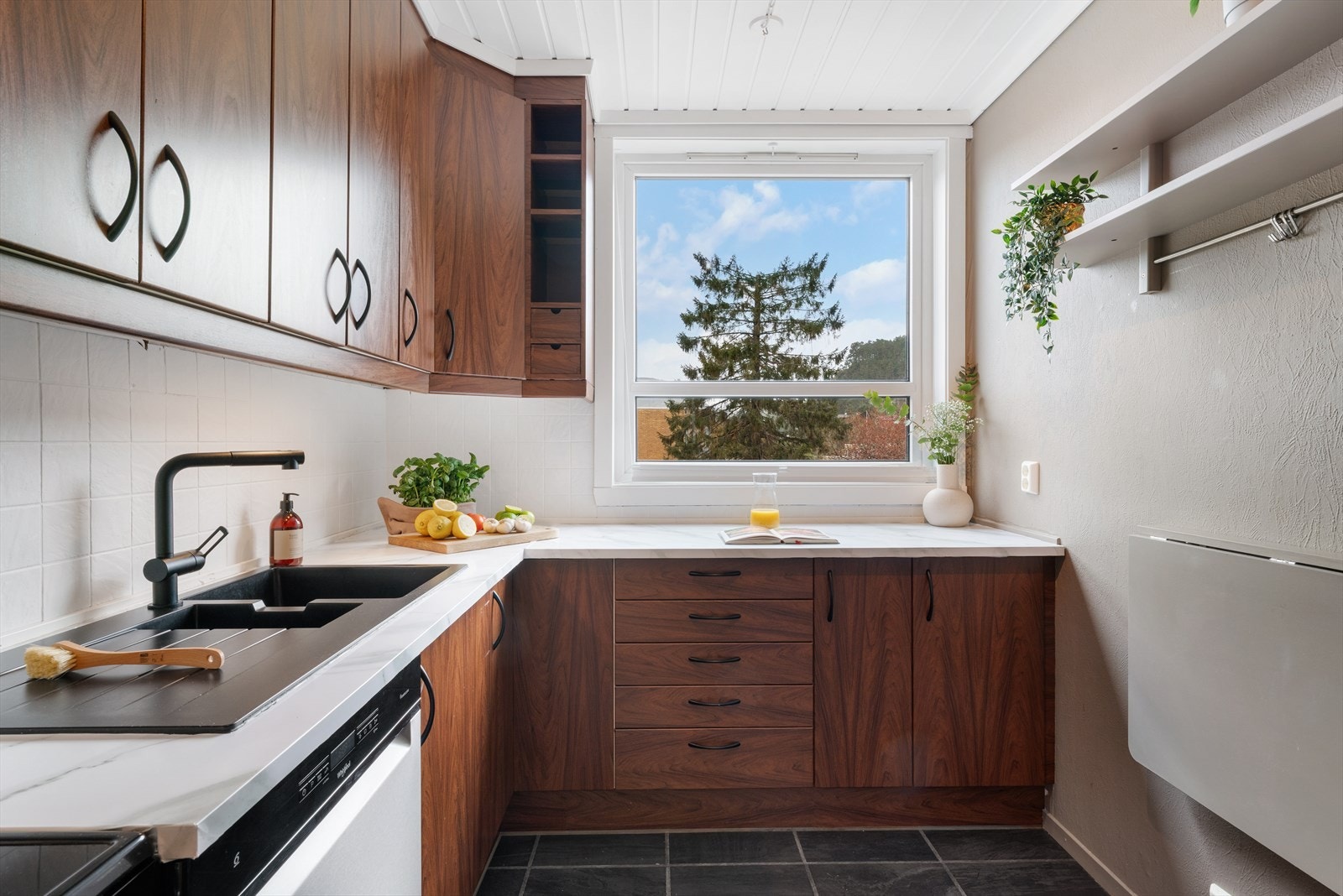 - Kjøkkenet måler 7,7 m² - Galleribilde