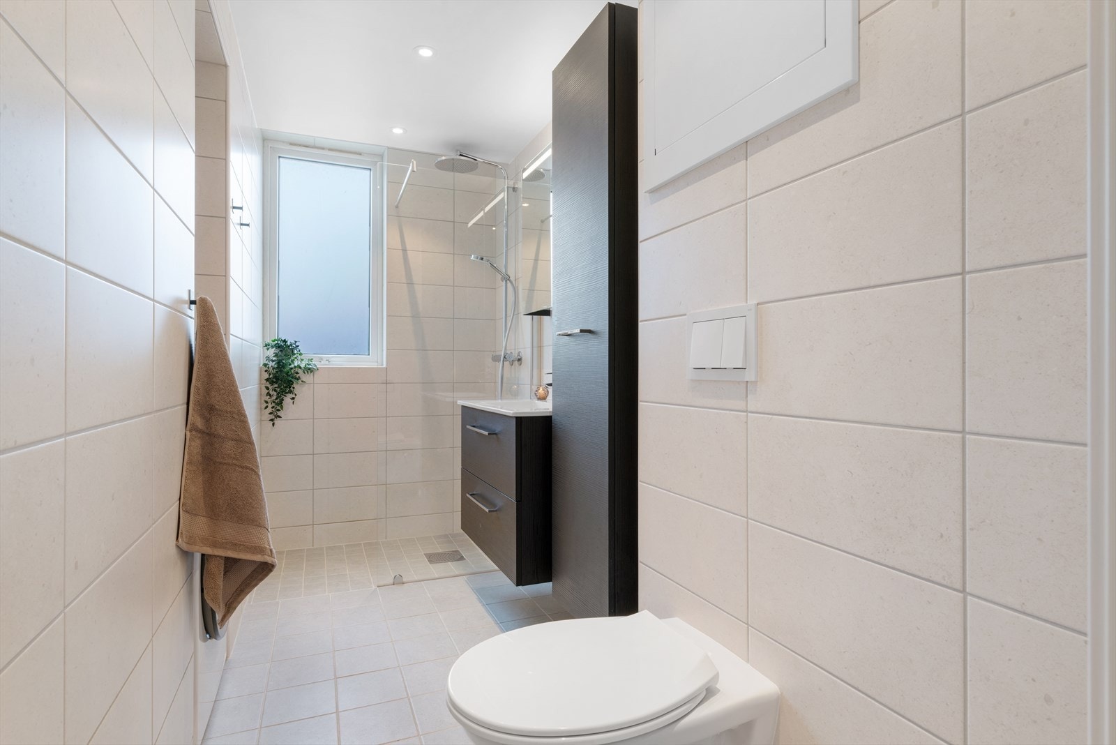 - Badet måler 3,9 m² - pusset opp i 2024 i regi av borettslaget - Galleribilde