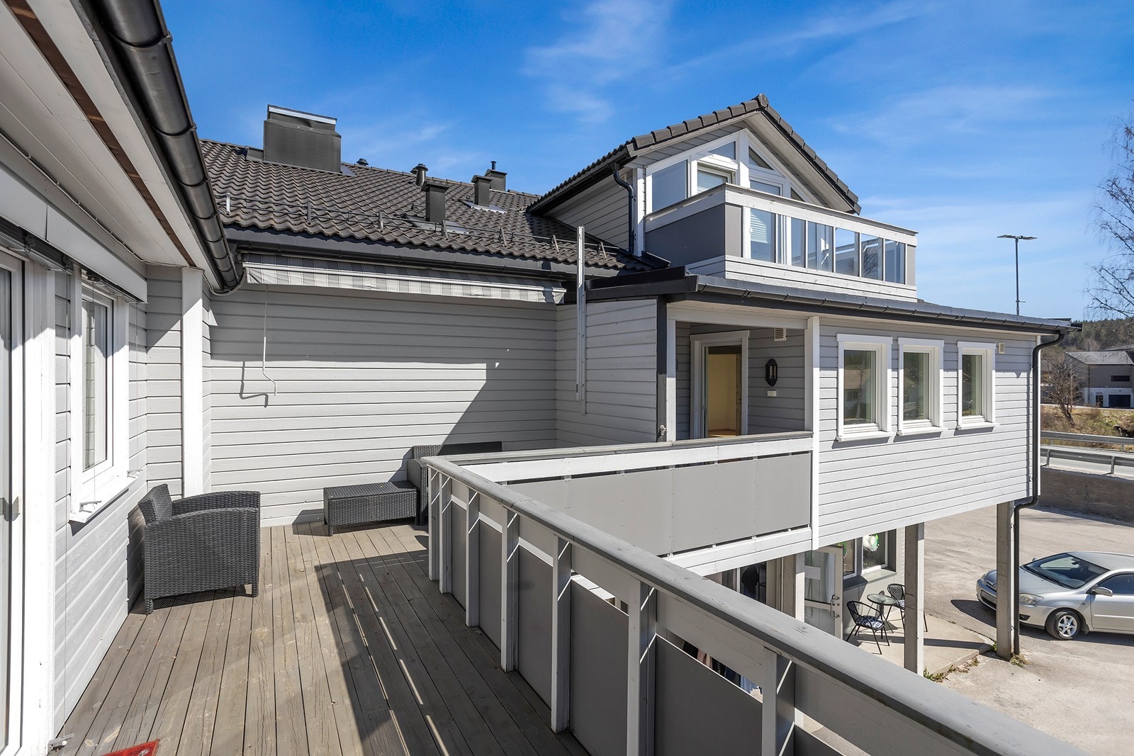 Leiligheten har en fin balkong hvor man har plass til utemøbler Galleribilde