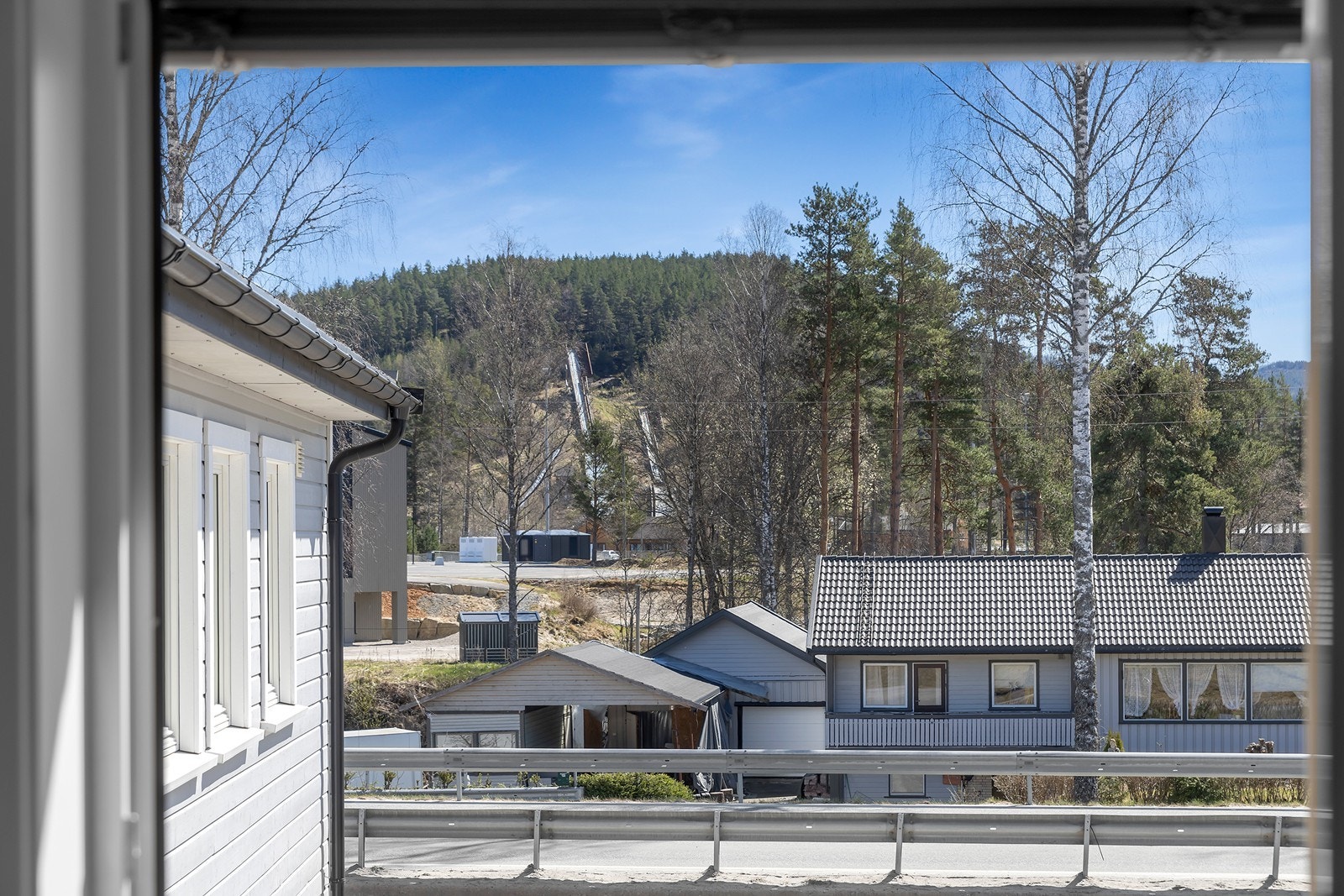Kort vei til Evje sentrum, hvor man finner de fleste fasiliteter Galleribilde
