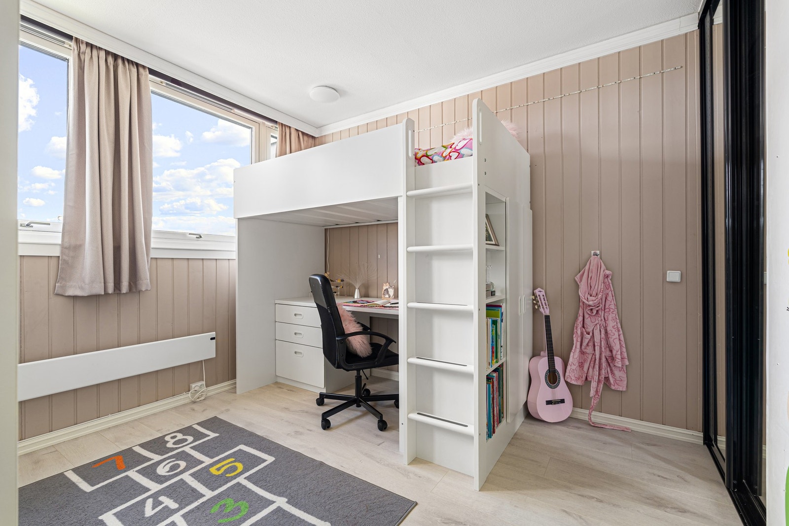Soverom to på 13 m². Galleribilde