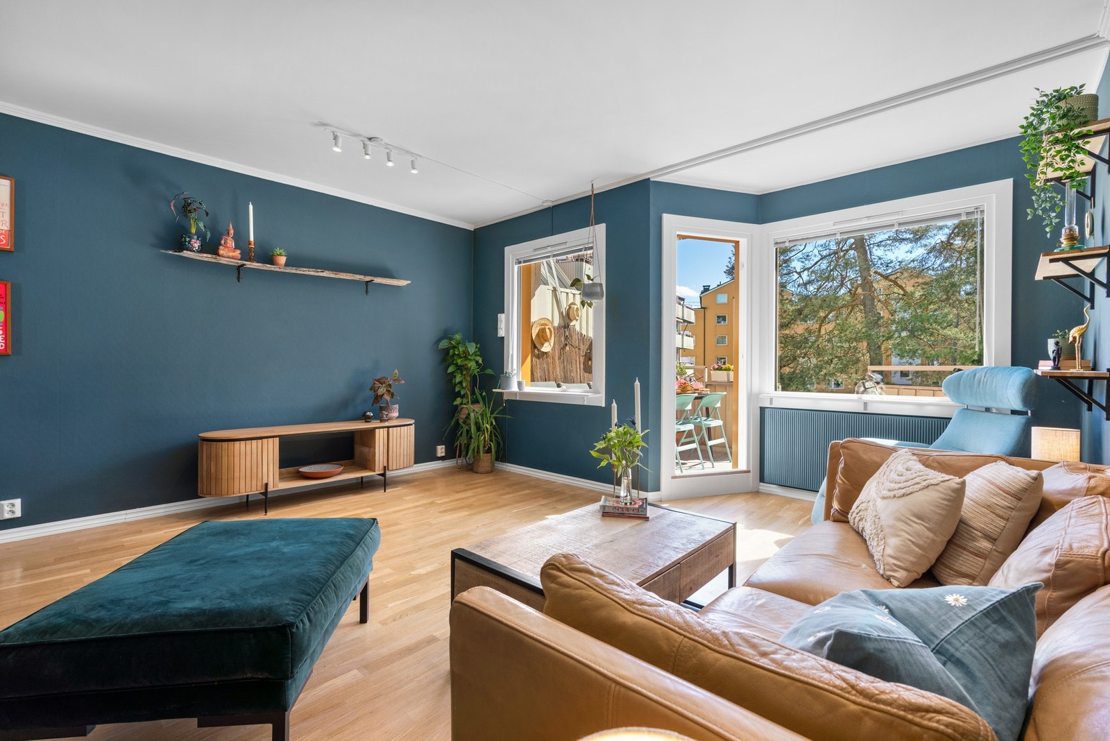 Det er god plass til å innrede med både sofagruppe, spisebord og annet møblement i etasjen. Galleribilde