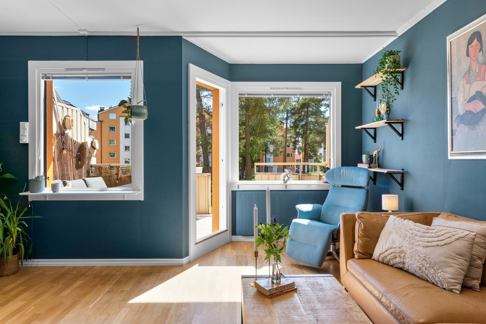 Legg merke til lysinnslippet og det hyggelige utsynet fra stuen. Galleribilde