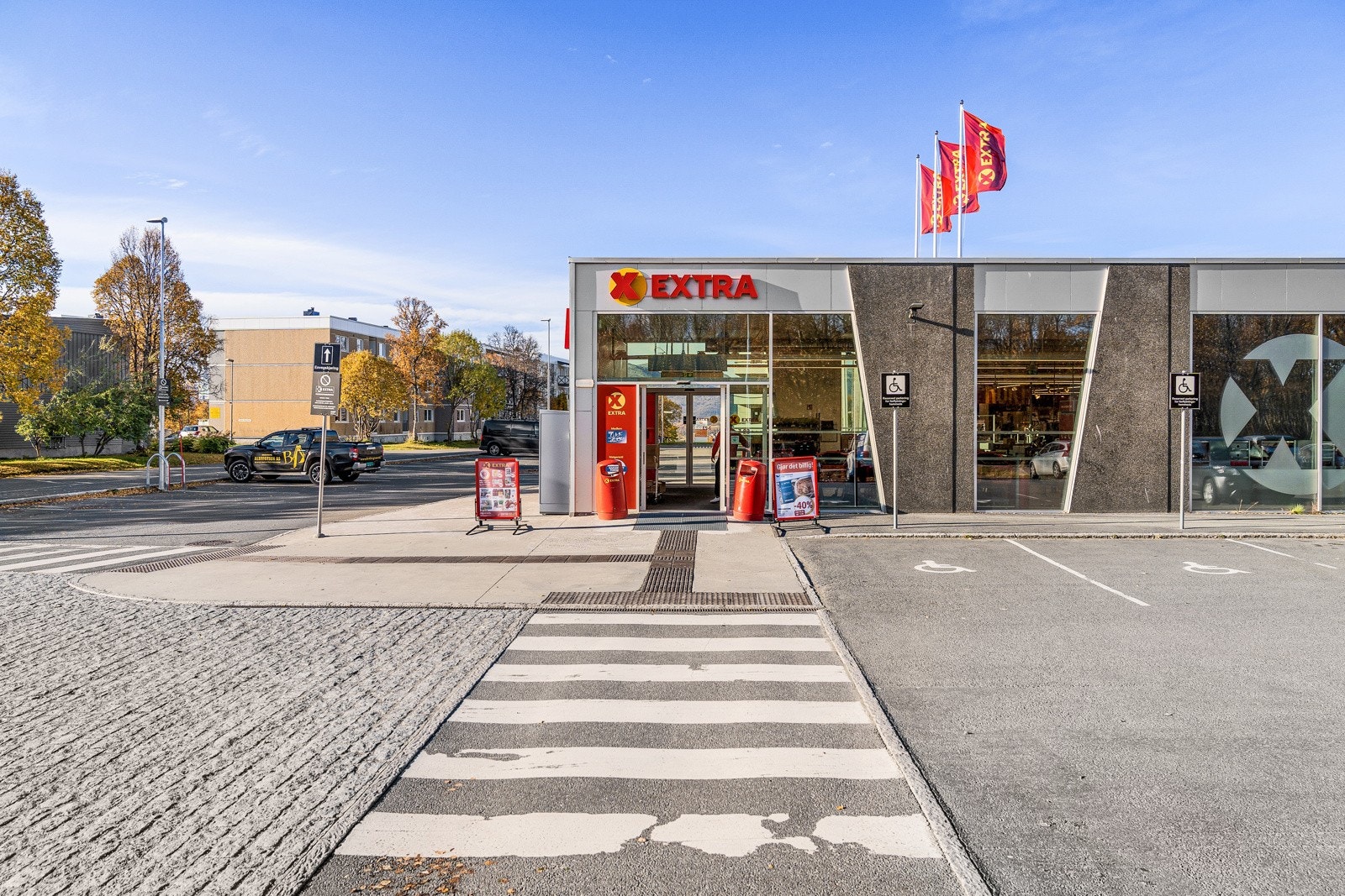 Det er også kort vei Coop Extra Elverhøy