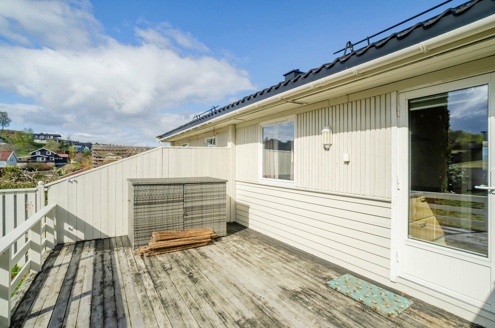 Gode solforhold og rikelig med plass til ønsket hagemøbler. Galleribilde