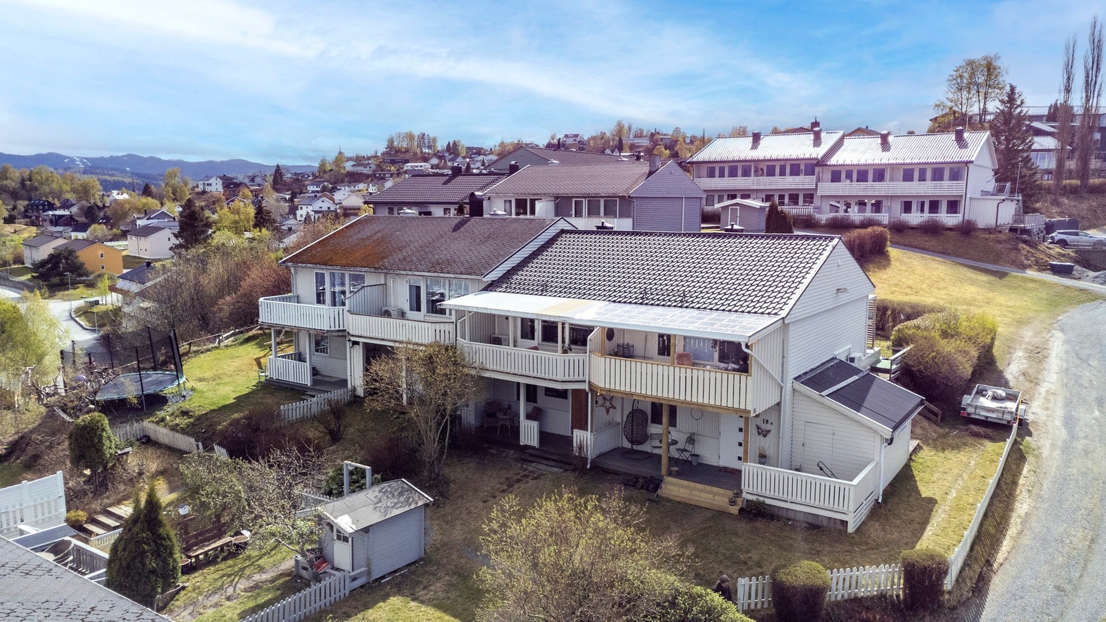 Innholdsrikt rekkehus med attraktiv og barnevennlig beliggenhet på Nesset. Galleribilde