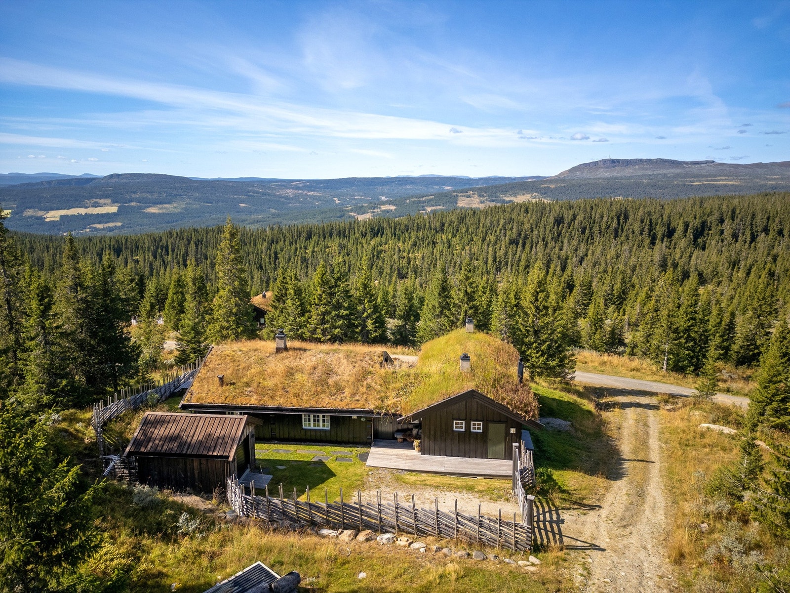 Hytta ligger idyllisk til ved Musdalsæter på Tretten i Gudbrandsdalen, i et område kjent for sin flotte natur og gode turmuligheter året rundt. Galleribilde