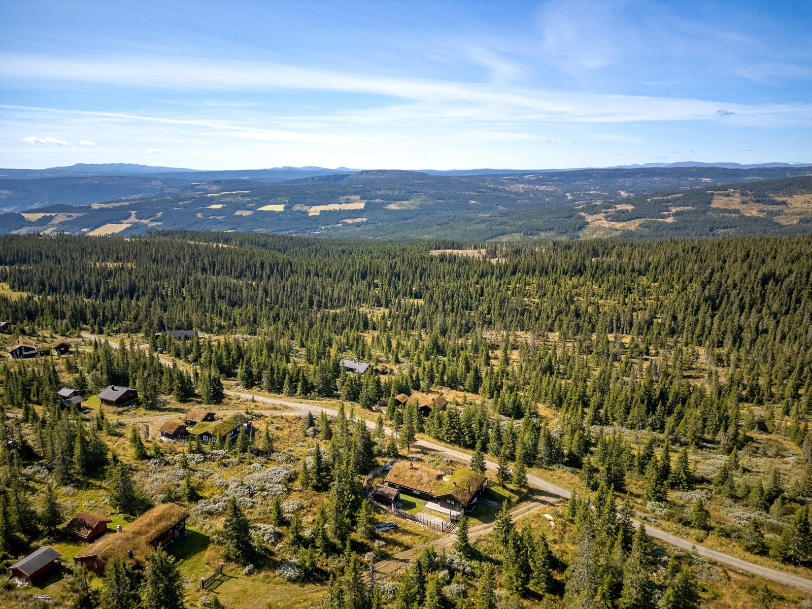 Musdalsæter Hyttegrend gir tilgang til et snøsikkert skiområde med milevis av preparerte skiløyper som knytter seg til både Skeikampen og Kvitfjell. Galleribilde