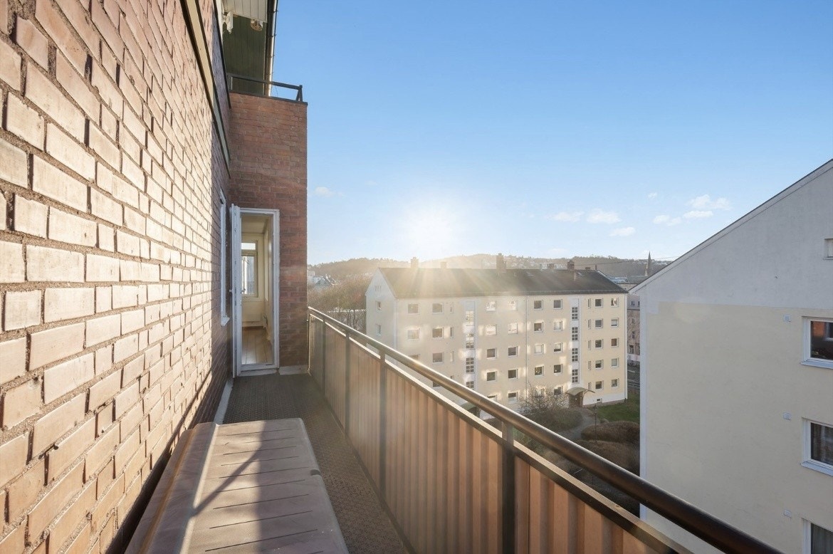 Balkong med utsikt opp mot Ekeberg Galleribilde