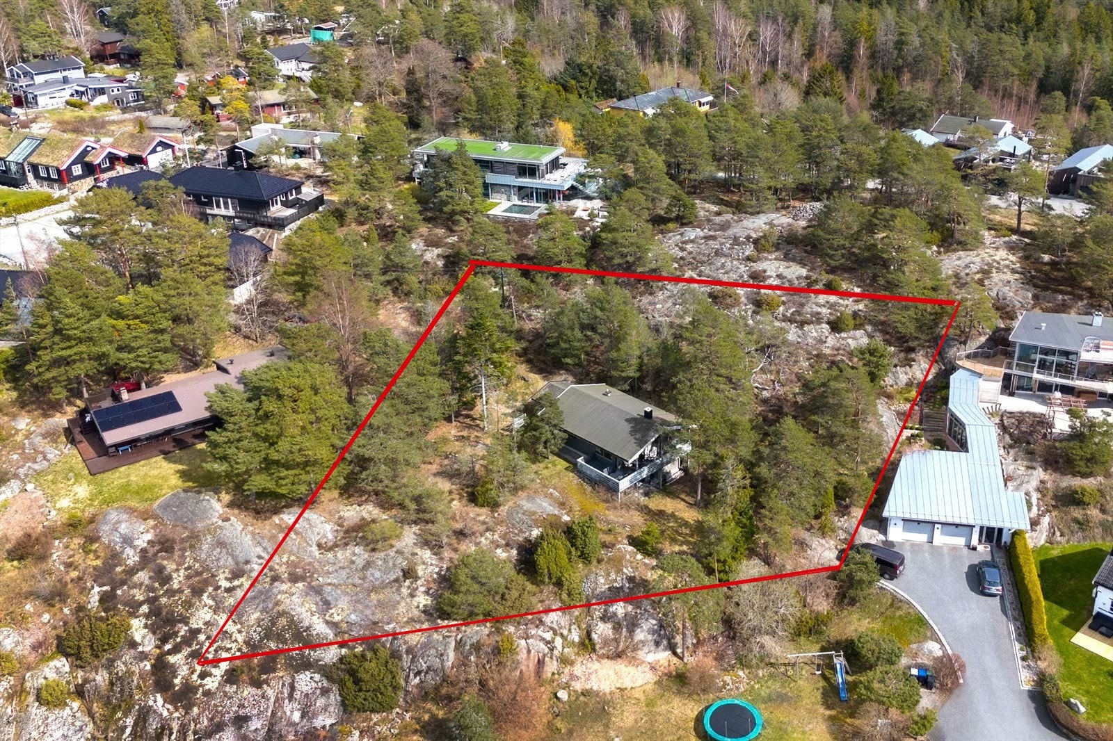 Oversiktsbilde over tomten med ca. tomtegrense Galleribilde