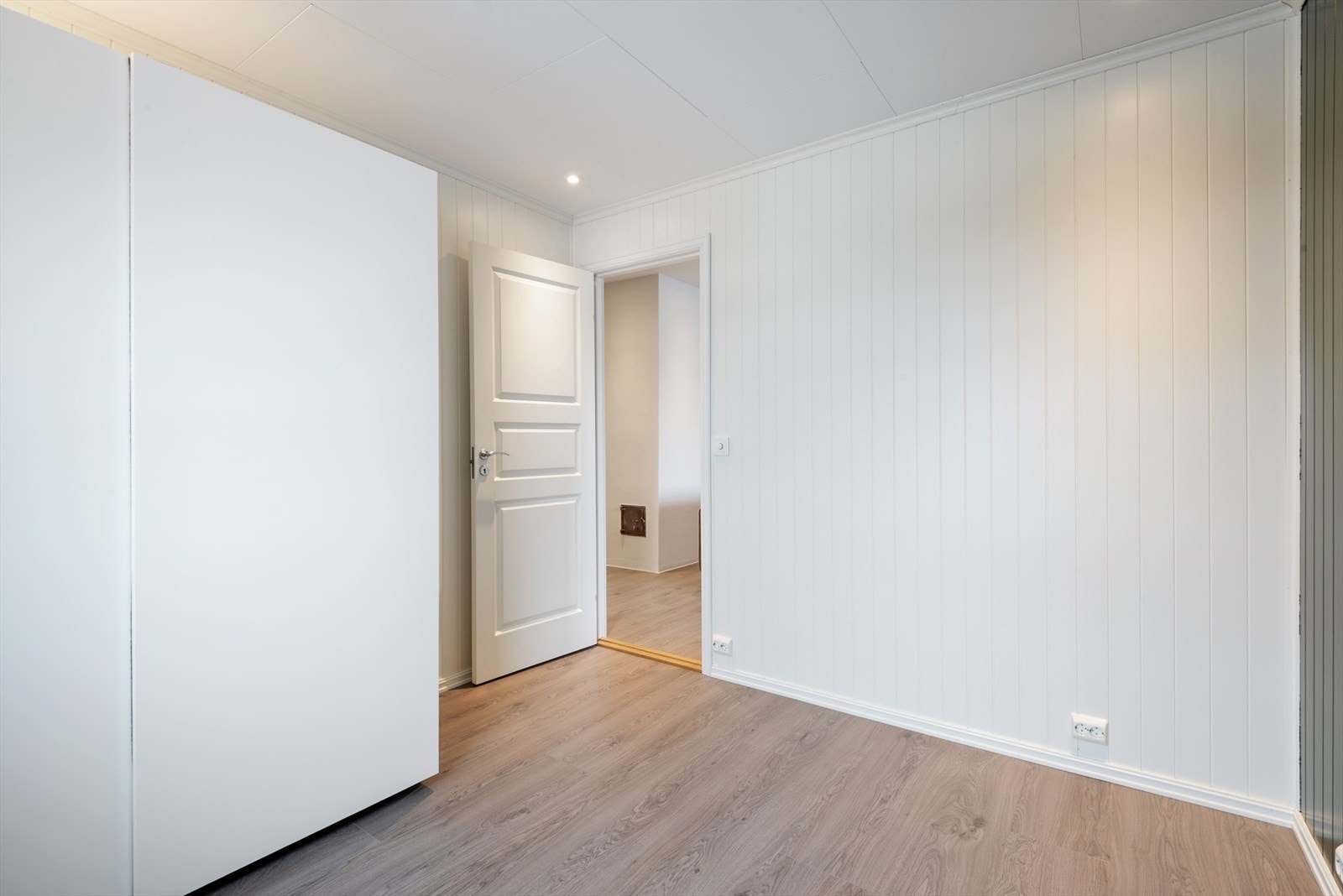 Plass til garderobeskap. Galleribilde