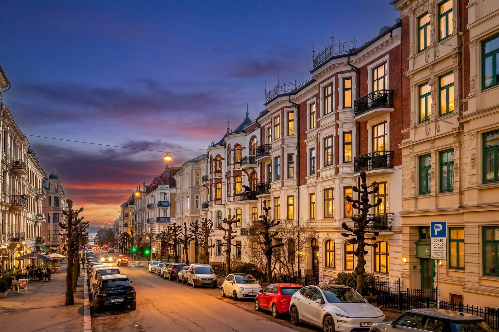 Eiendommen ligger i et attraktivt boligområde på Frogner i Oslo. Stedet er kjent for sin kombinasjon av historisk sjarm og moderne bekvemmeligheter. Galleribilde