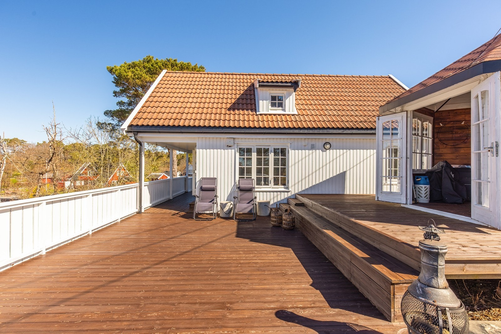 Når det kommer blader på trærne sitter du helt skjermet på en solrik terrasse. Galleribilde