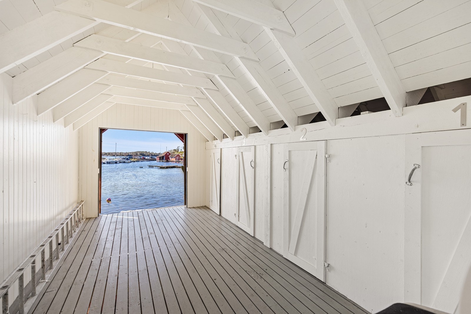 Bod nr. 2 følger hytta og deles med nabohytta. De fire bodene er fordelt på 8 andeler. Galleribilde