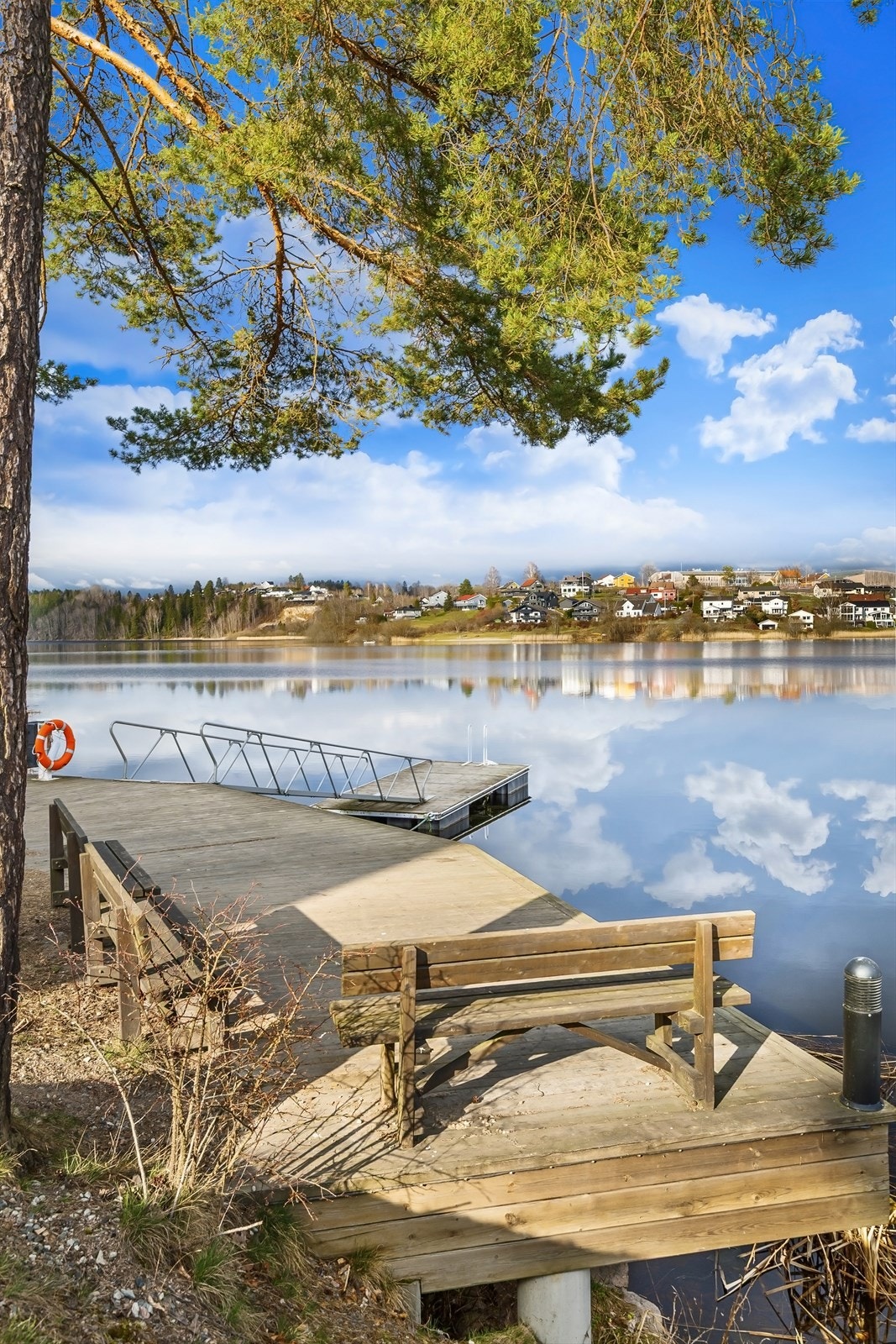 Gjellumvannet kan by på badestrand, badebrygge og skøytemuligheter på vinterstid. Galleribilde