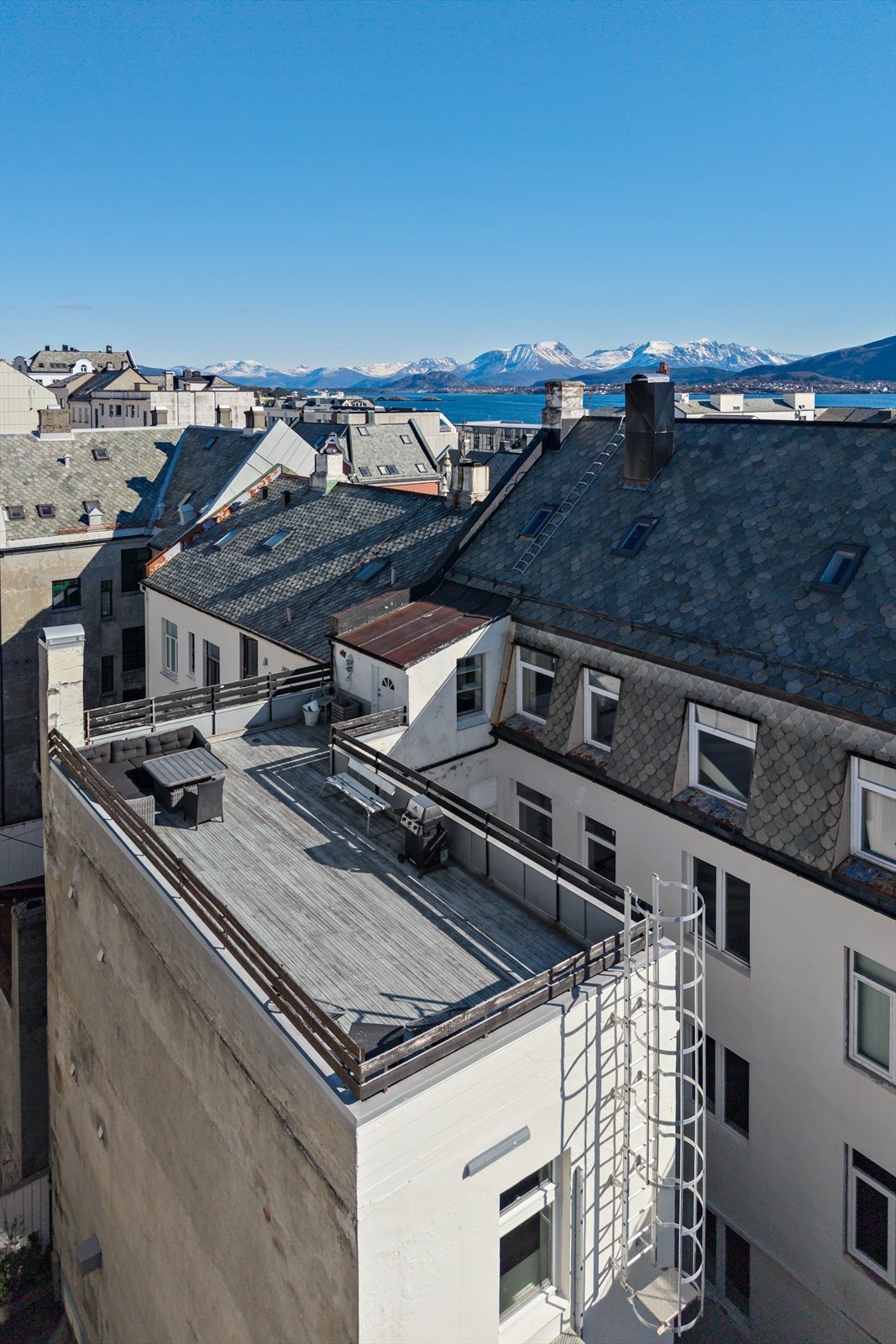 Takterrassen har utgang fra fjerde etasjen, og er på hele 53 kvm. Galleribilde